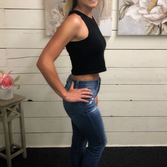 Loose Fit Crop Tank - Black - Picture 3 of 3